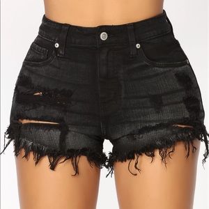 Fashion Nova - No Strings Attached Short